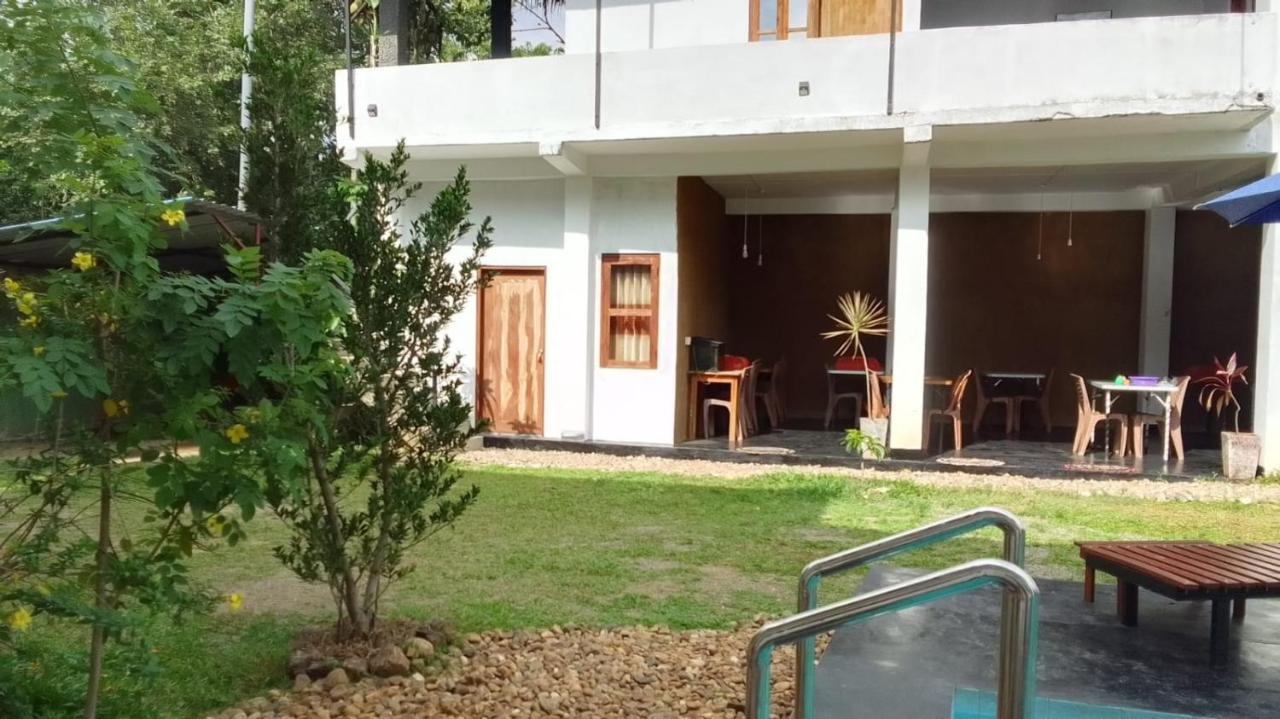River Side & Swimming Pool Bed & Breakfast Udawalawe Eksteriør bilde