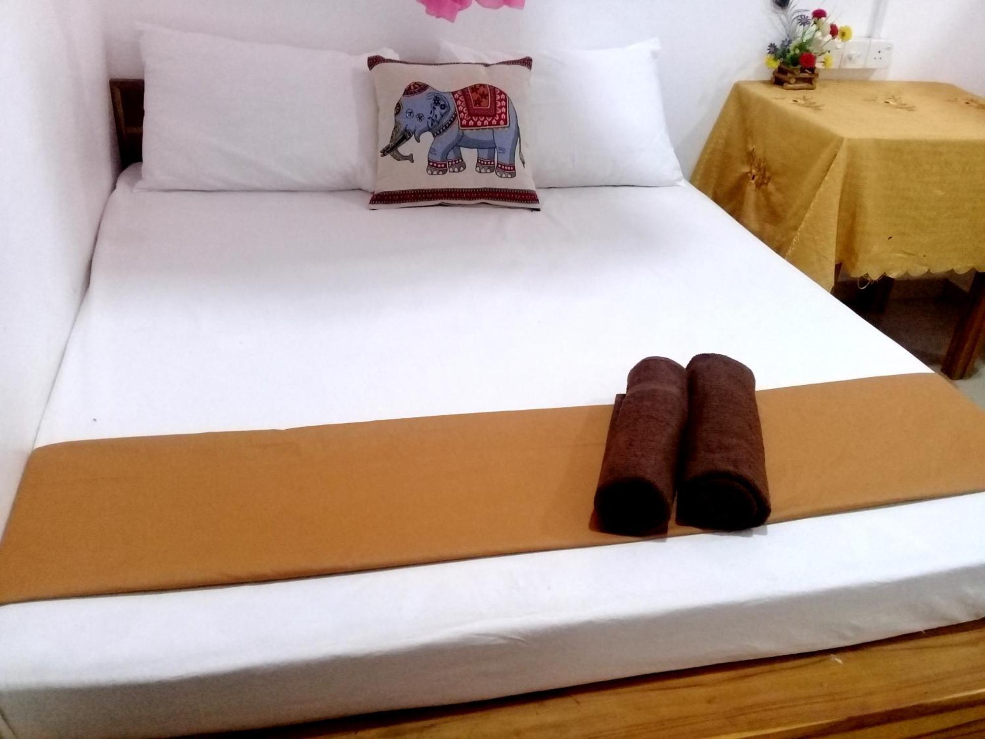 River Side & Swimming Pool Bed & Breakfast Udawalawe Eksteriør bilde