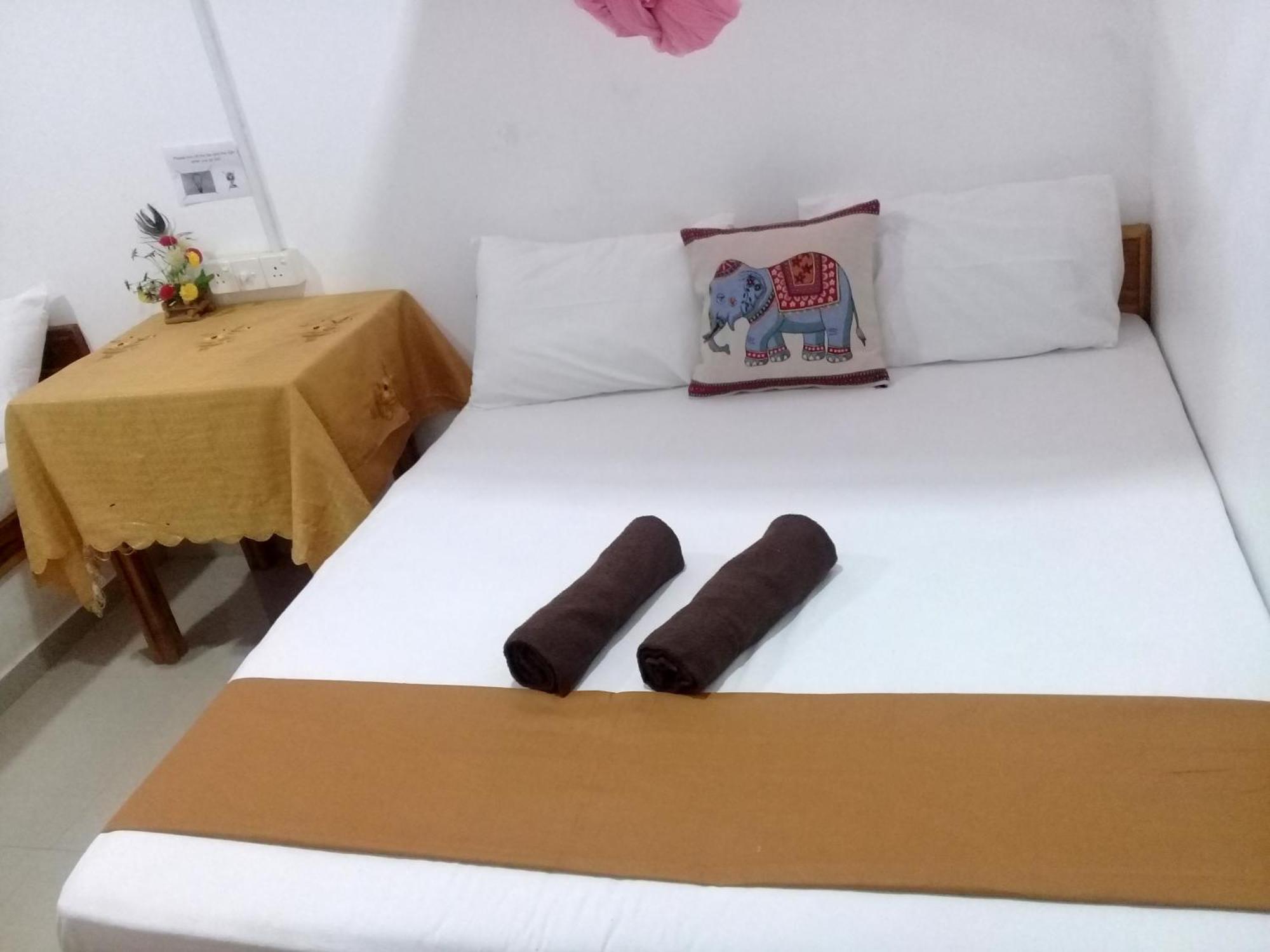 River Side & Swimming Pool Bed & Breakfast Udawalawe Eksteriør bilde
